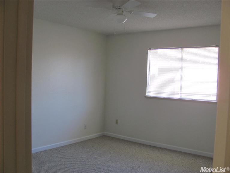 2208 Dupre Dr, Ceres, CA 95307 photo 4