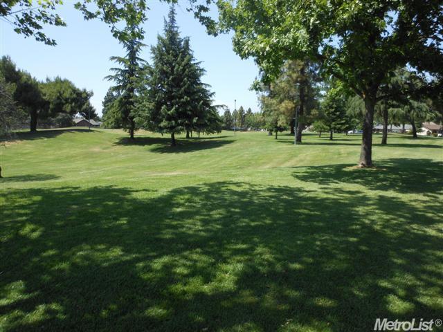 662 Placer Ave, Manteca, CA 95336 photo 2