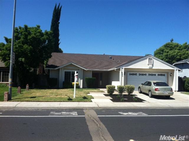 421 Lancaster Dr, Manteca, CA 95336 photo 1