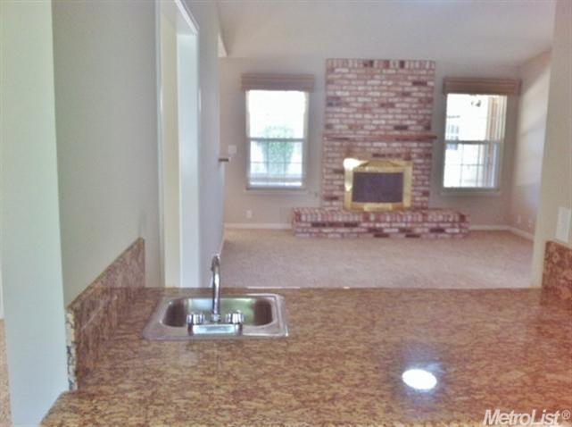 421 Lancaster Dr, Manteca, CA 95336 photo 2