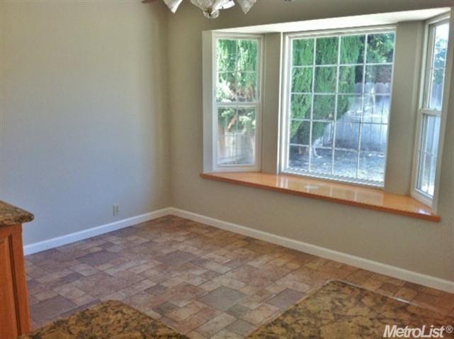 421 Lancaster Dr, Manteca, CA 95336 photo 4