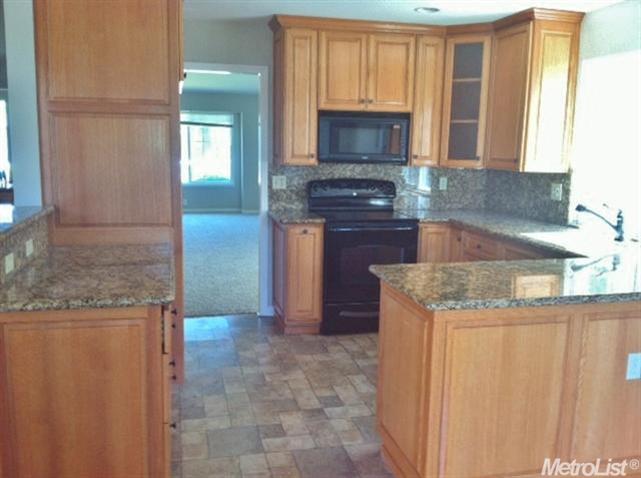 421 Lancaster Dr, Manteca, CA 95336 photo 3