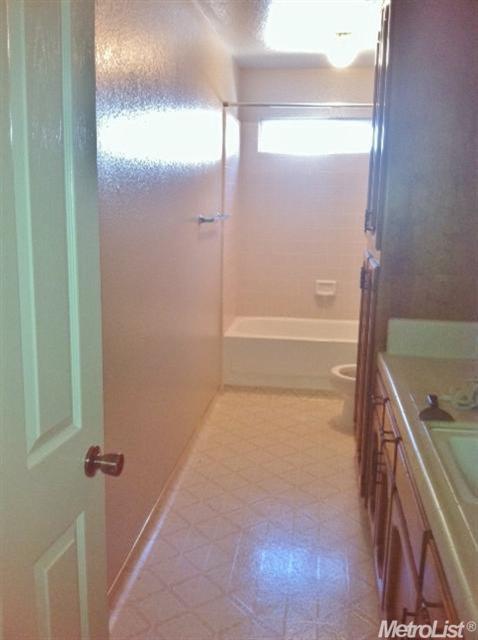 421 Lancaster Dr, Manteca, CA 95336 photo 10