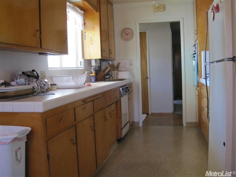 2401 Edgebrook Dr, Modesto, CA 95354 photo 2