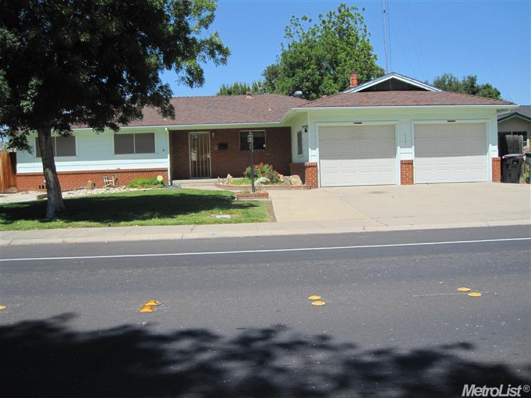 2401 Edgebrook Dr, Modesto, CA 95354 photo 1
