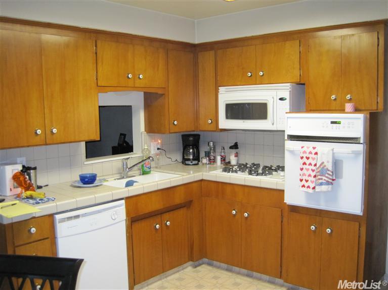 2139 W Pine St, Lodi, CA 95242 photo 3