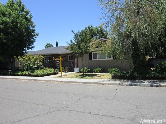 385 Corello St, Turlock, CA 95380 photo 2
