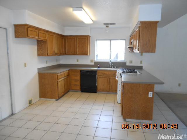 866 Madeline Ct, Merced, CA 95340 photo 3