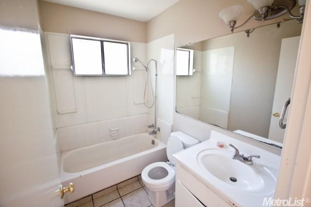 1833 Murrietta Ln, Modesto, CA 95355 photo 5