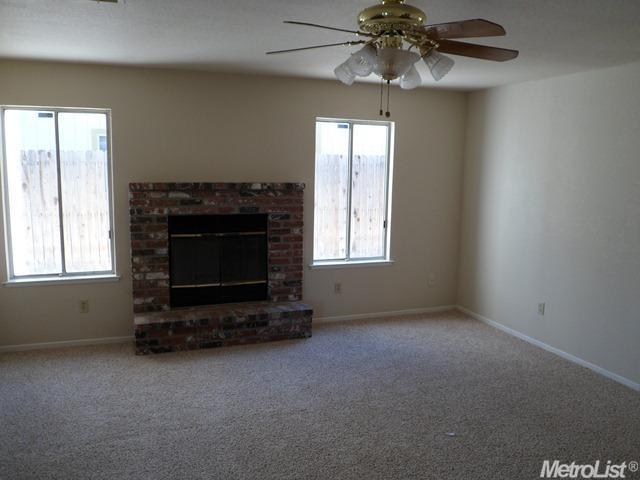 7389 California St, Winton, CA 95388 photo 2