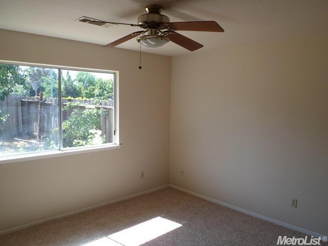 7389 California St, Winton, CA 95388 photo 5