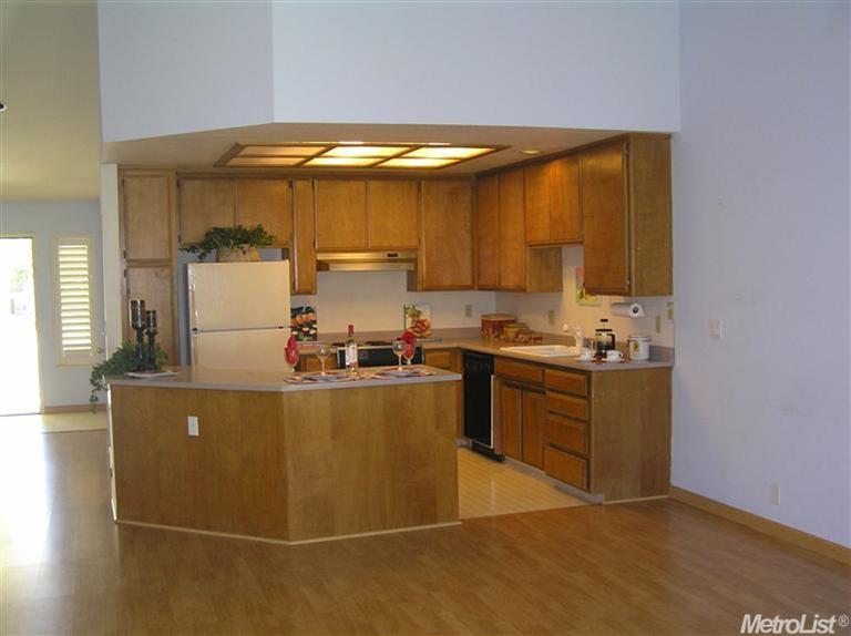 719 Peregrine Ave, Davis, CA 95616 photo 2