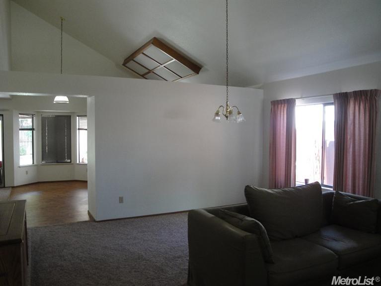2125 NE Bailey Ct, Modesto, CA 95355 photo 3