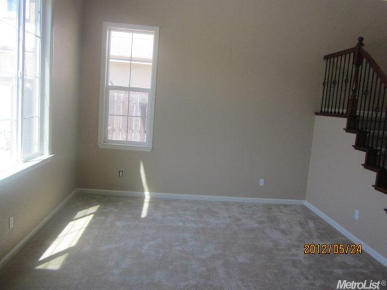 3935 Hyacinth Dr, Ceres, CA 95307 photo 2