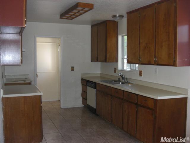 1501 Tudor Ct, Modesto, CA 95358 photo 3