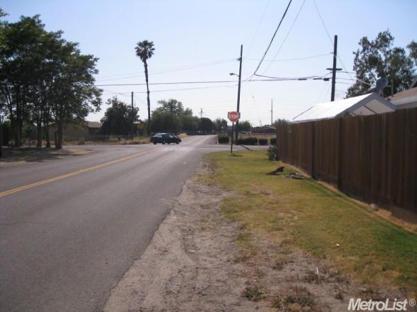 203 Shilling Ave, Lathrop, CA 95330 photo 3