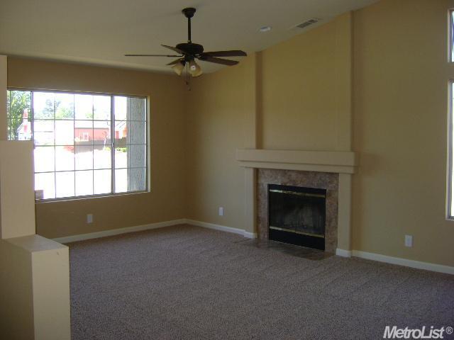 239 Lapwing Ln, Galt, CA 95632 photo 2
