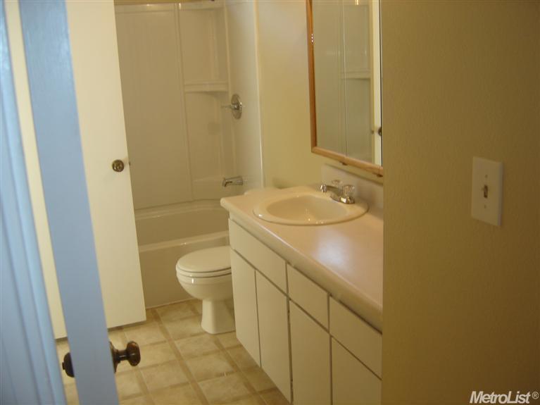 201 N Emerald Ave, Modesto, CA 95351 photo 5