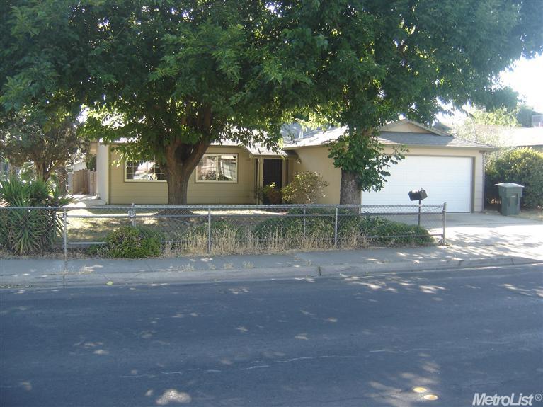 201 N Emerald Ave, Modesto, CA 95351 photo 2