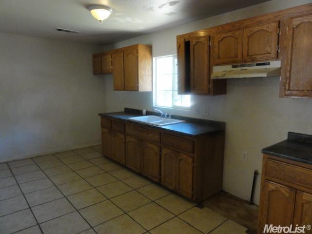 1899 Lopes Ave, Merced, CA 95341 photo 5