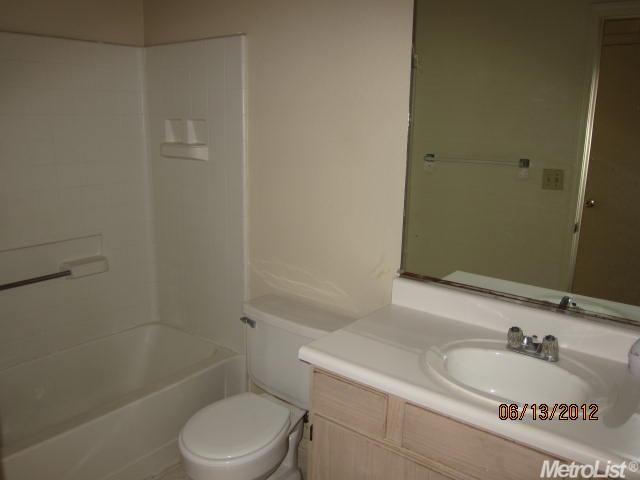 424 Melbourne Dr, Modesto, CA 95357 photo 9