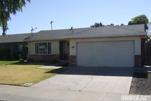 2120 Alpine Dr, Lodi, CA 95240 photo 1