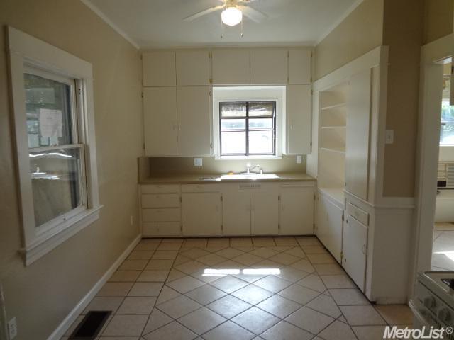 349 E Walnut St, Lodi, CA 95240 photo 6