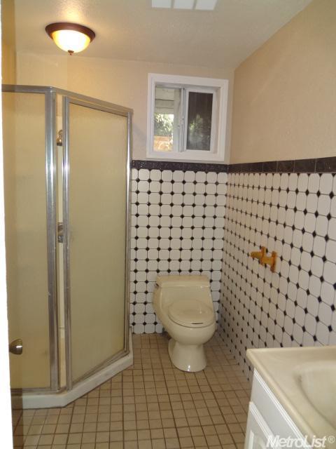 349 E Walnut St, Lodi, CA 95240 photo 9