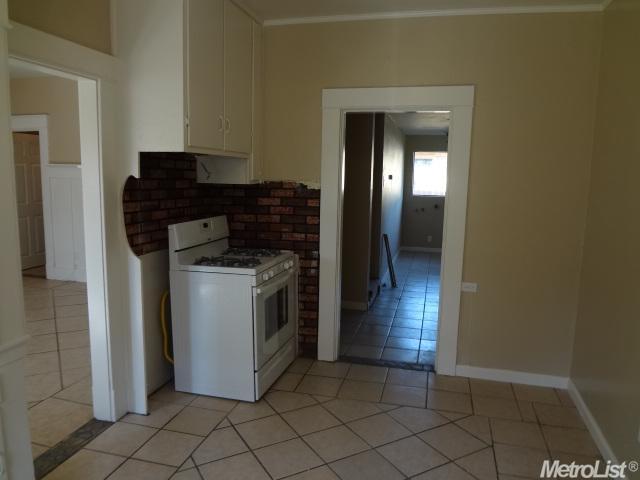 349 E Walnut St, Lodi, CA 95240 photo 7