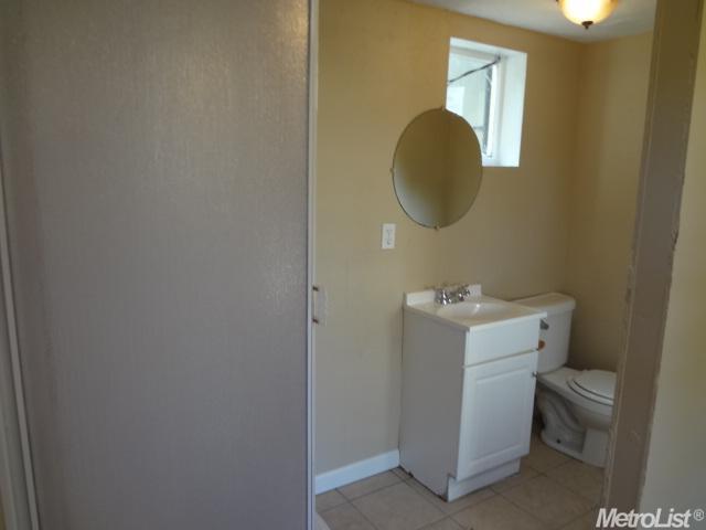 349 E Walnut St, Lodi, CA 95240 photo 14