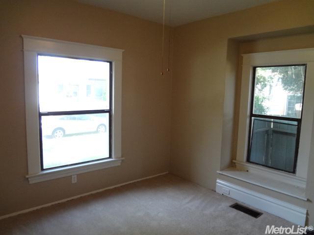 349 E Walnut St, Lodi, CA 95240 photo 8