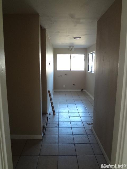 349 E Walnut St, Lodi, CA 95240 photo 10