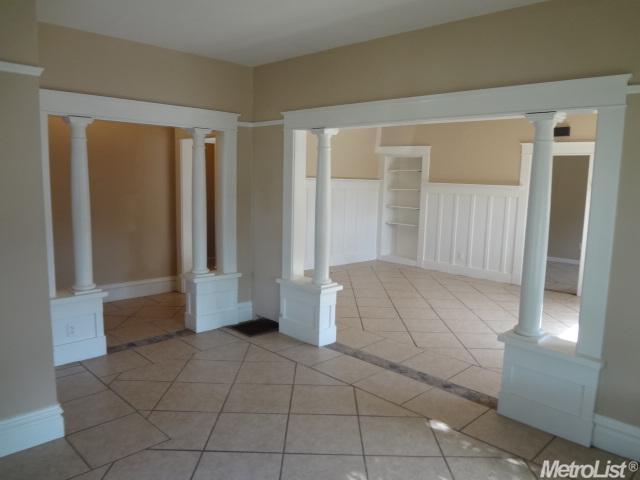 349 E Walnut St, Lodi, CA 95240 photo 3
