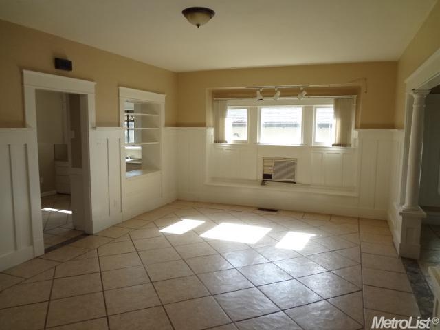 349 E Walnut St, Lodi, CA 95240 photo 4