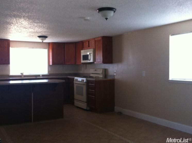2137 Kenneth St, Modesto, CA 95351 photo 2