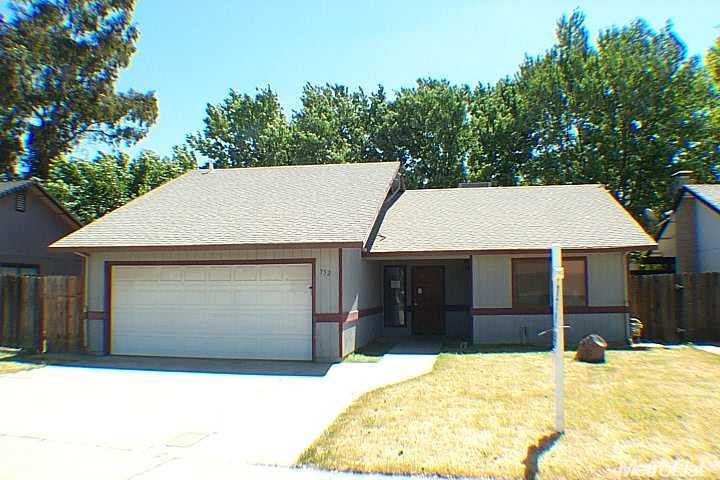752 Golden Ave, Lodi, CA 95240 photo 1