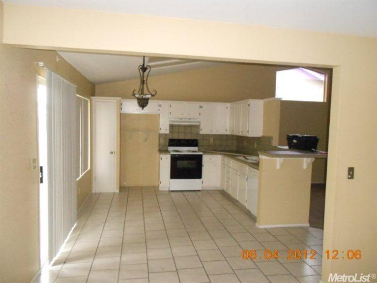 228 N Mcclure Rd, Modesto, CA 95357 photo 4