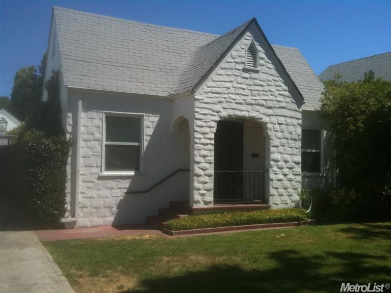 341 E Locust St, Lodi, CA 95240 photo 3