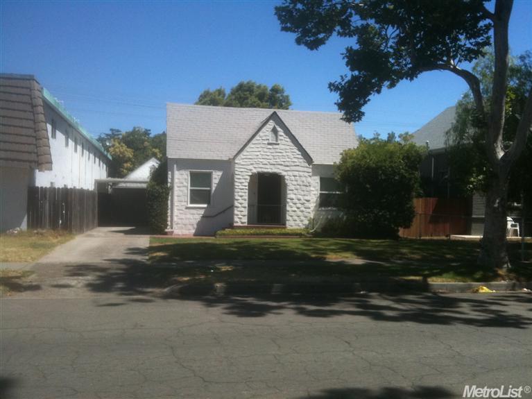341 E Locust St, Lodi, CA 95240 photo 2