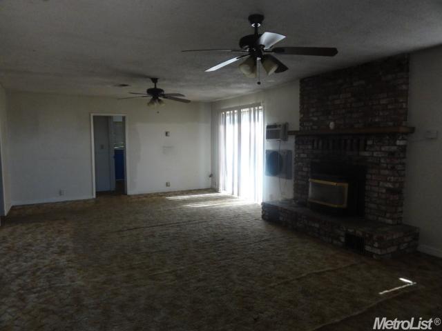 18450 Bloss Ave, Hilmar, CA 95324 photo 2