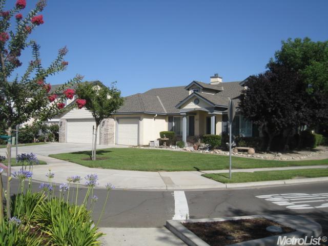 192 Memory Ln, Turlock, CA 95382 photo 1