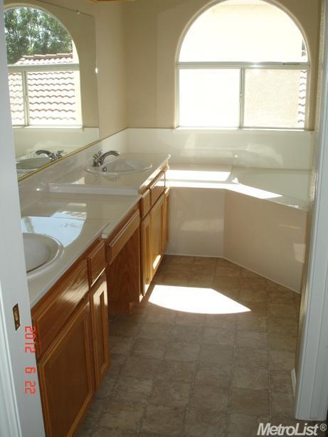 1669 Via Milano, Gustine, CA 95322 photo 8
