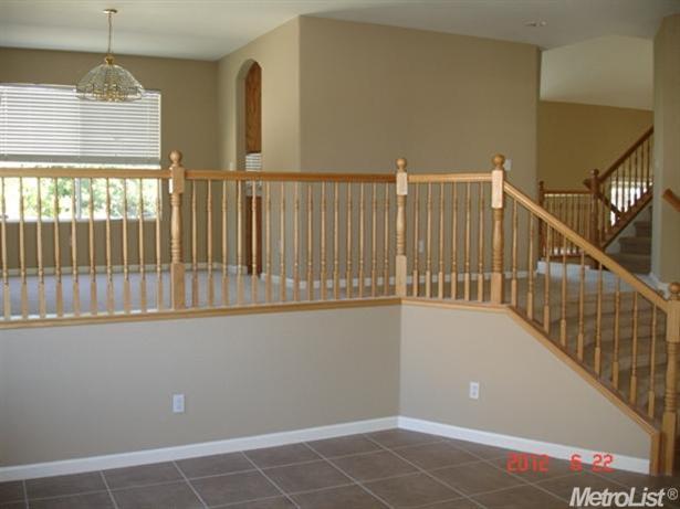 1669 Via Milano, Gustine, CA 95322 photo 2