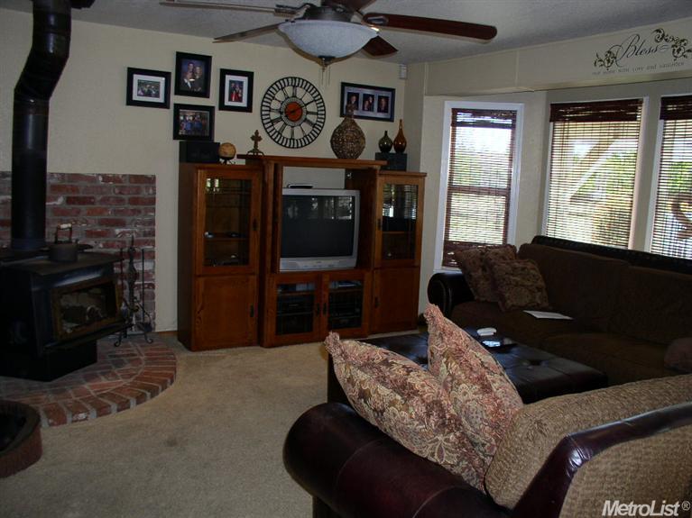 8444 W Bates Ct, Tracy, CA 95304 photo 2