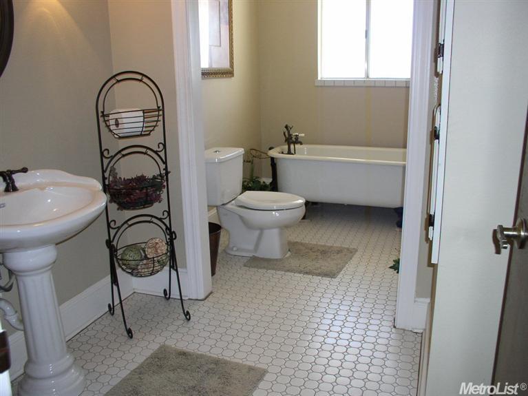 8444 W Bates Ct, Tracy, CA 95304 photo 9