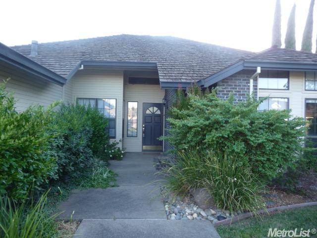 425 Evergreen Dr, Lodi, CA 95242 photo 2