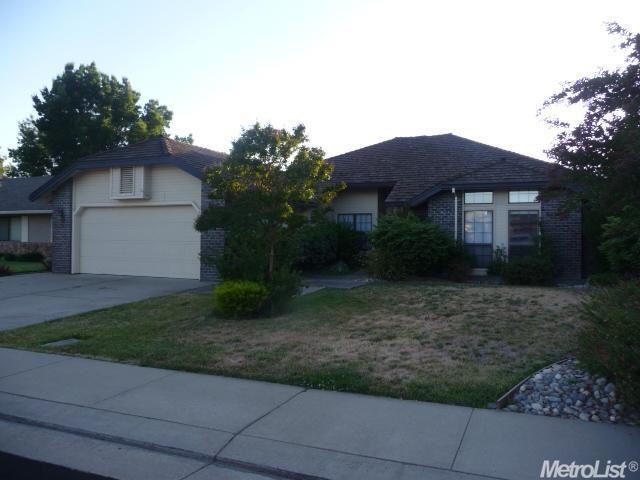 425 Evergreen Dr, Lodi, CA 95242 photo 1