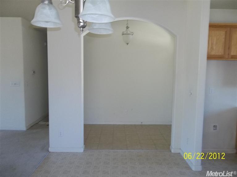 717 Eggleston Ave, Dos Palos, CA 93620 photo 4