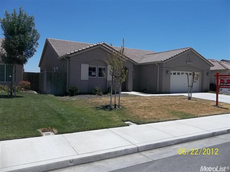 717 Eggleston Ave, Dos Palos, CA 93620 photo 2