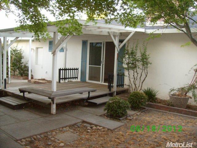 617 S Orange Ave, Lodi, CA 95240 photo 2